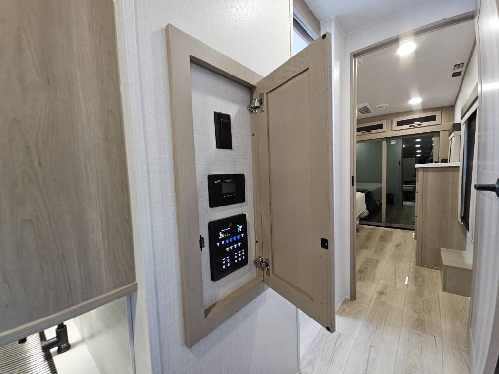 2025 Forest River 2025 Forest River Flagstaff Classic - thumbnail 32