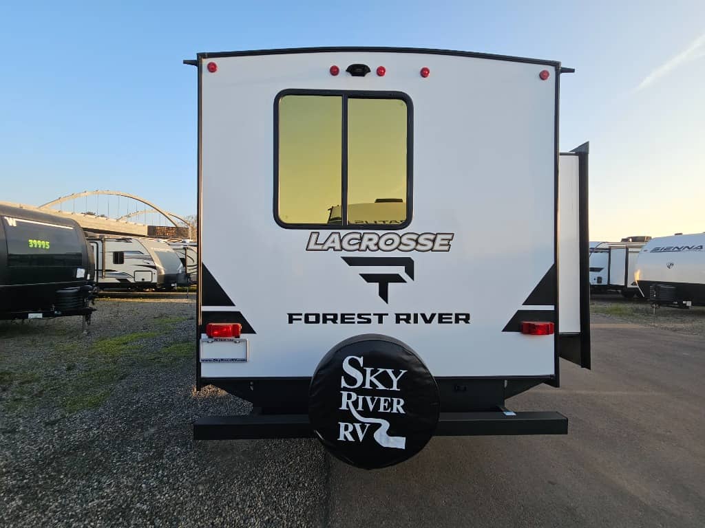 2026 Prime Time RV 2026 Prime Time RV LaCrosse - thumbnail 4