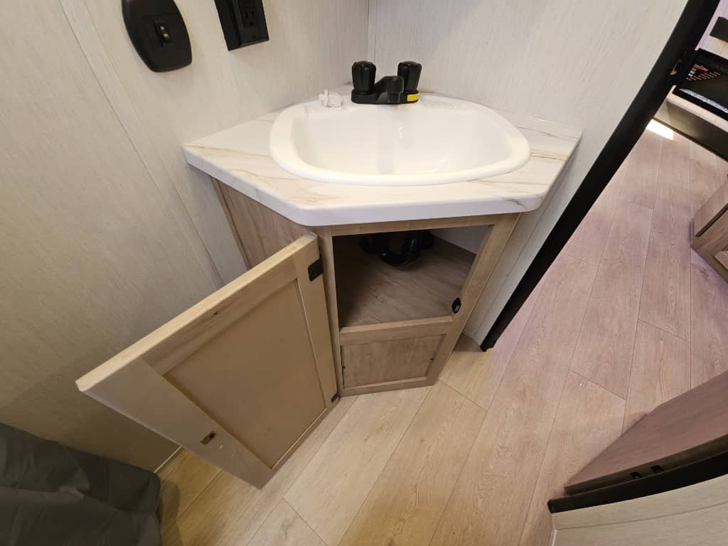 2026 Forest River RV 2026 Forest River RV Cherokee Grey Wolf - thumbnail 32