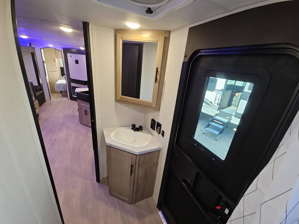 2026 Forest River 2026 Forest River Cherokee Grey Wolf - thumbnail 37