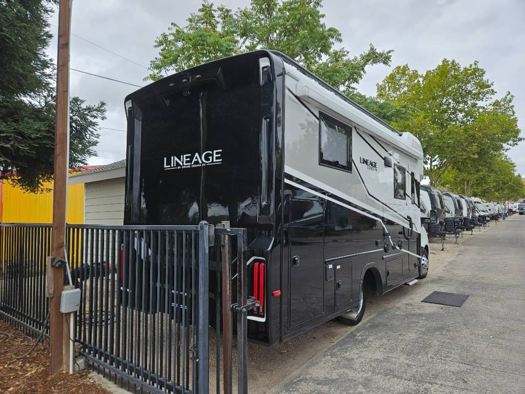 2026 Grand Design 2026 Grand Design Lineage Series M - thumbnail 3