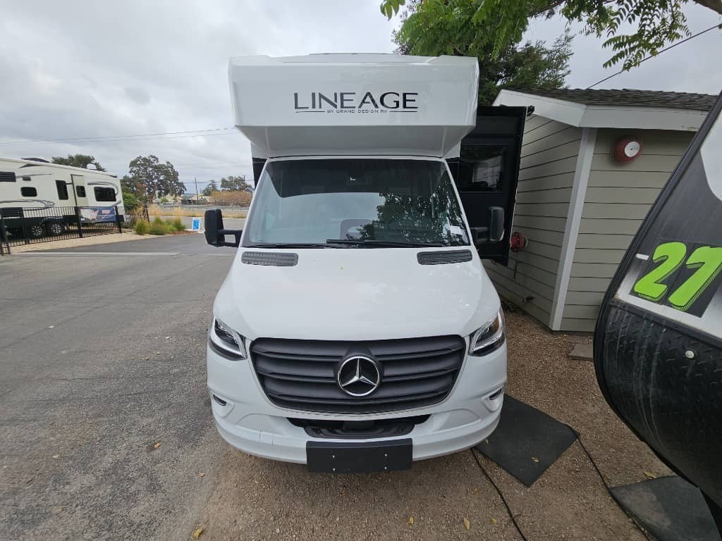 2026 Grand Design 2026 Grand Design Lineage Series M - thumbnail 6