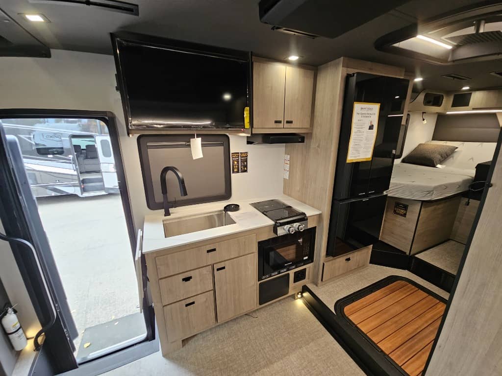 2026 Grand Design 2026 Grand Design Lineage Series M - thumbnail 12