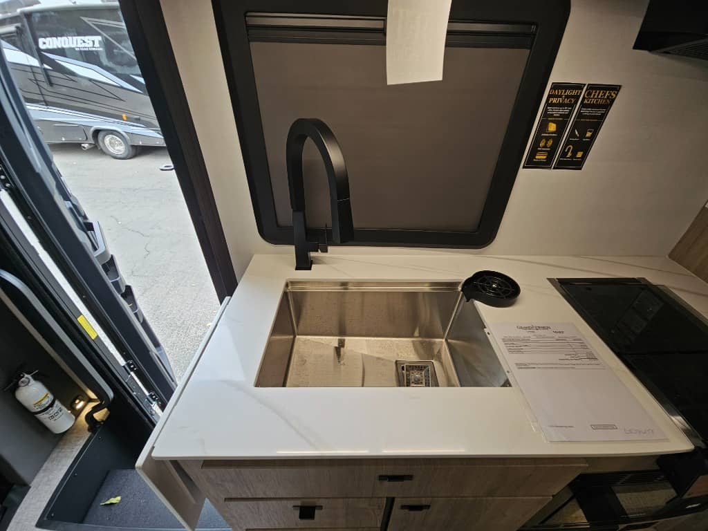 2026 Grand Design 2026 Grand Design Lineage Series M - thumbnail 15