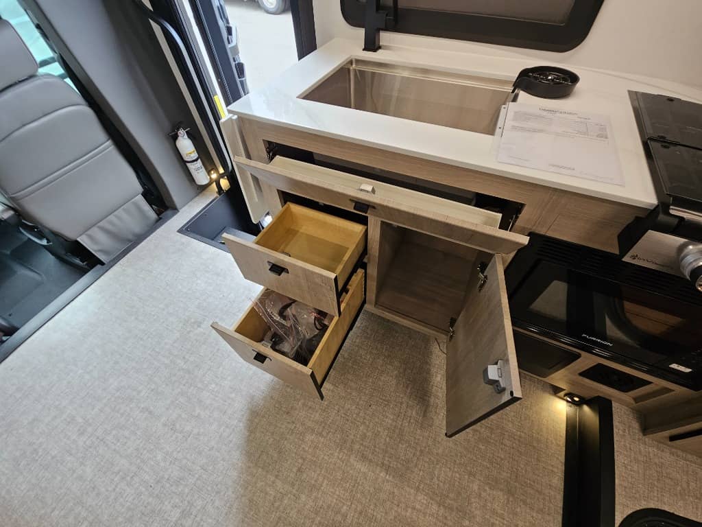 2026 Grand Design 2026 Grand Design Lineage Series M - thumbnail 17