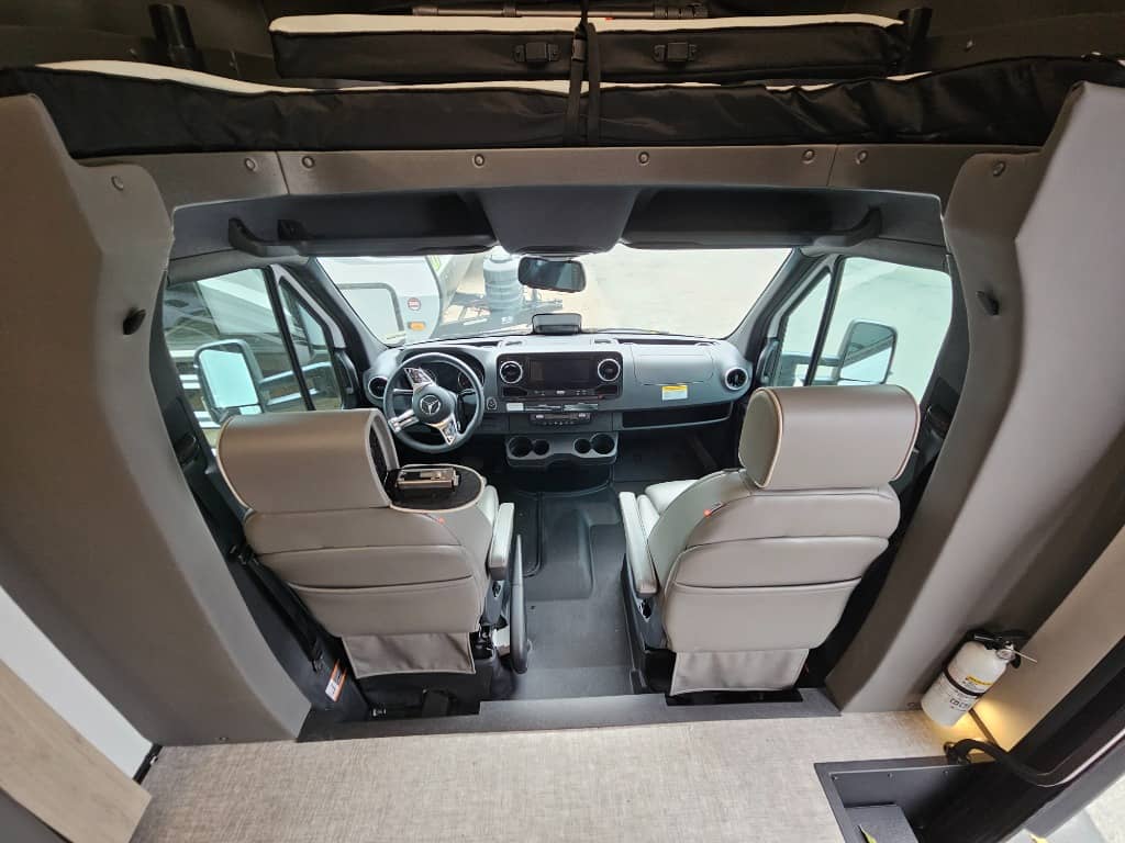 2026 Grand Design 2026 Grand Design Lineage Series M - thumbnail 39