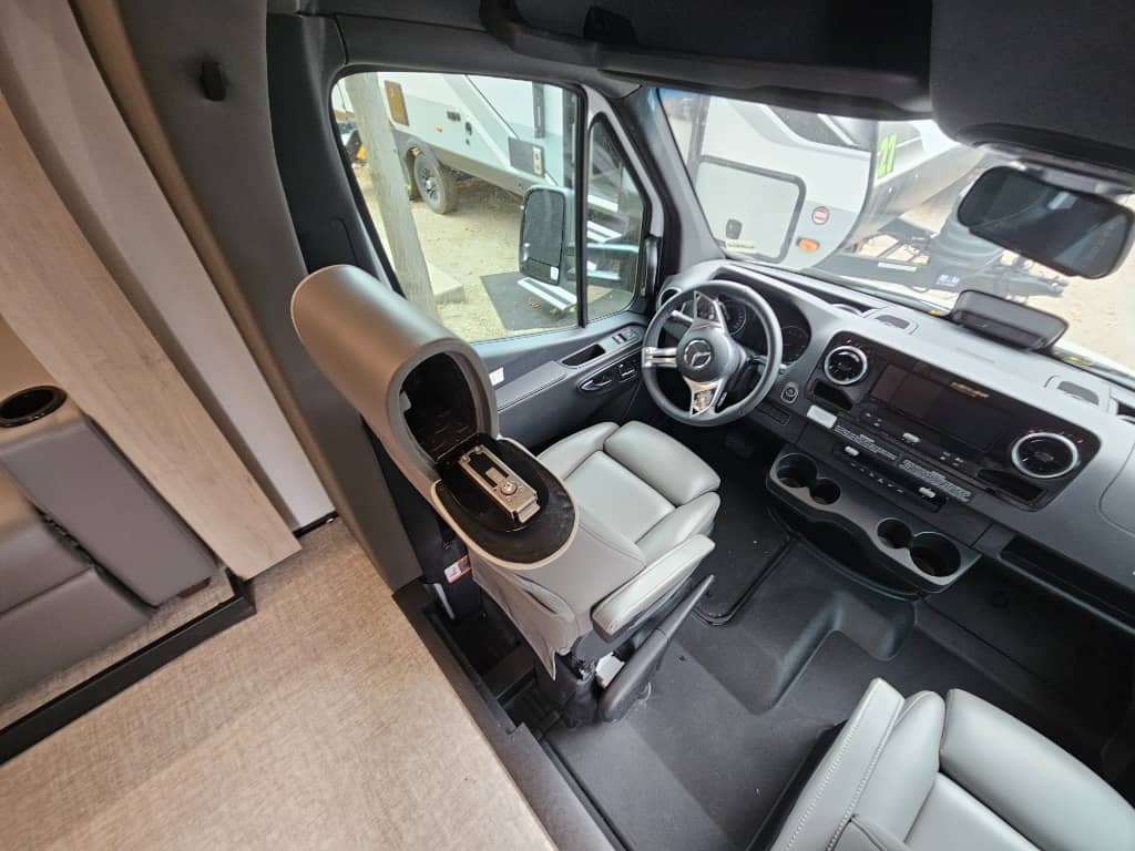 2026 Grand Design 2026 Grand Design Lineage Series M - thumbnail 40