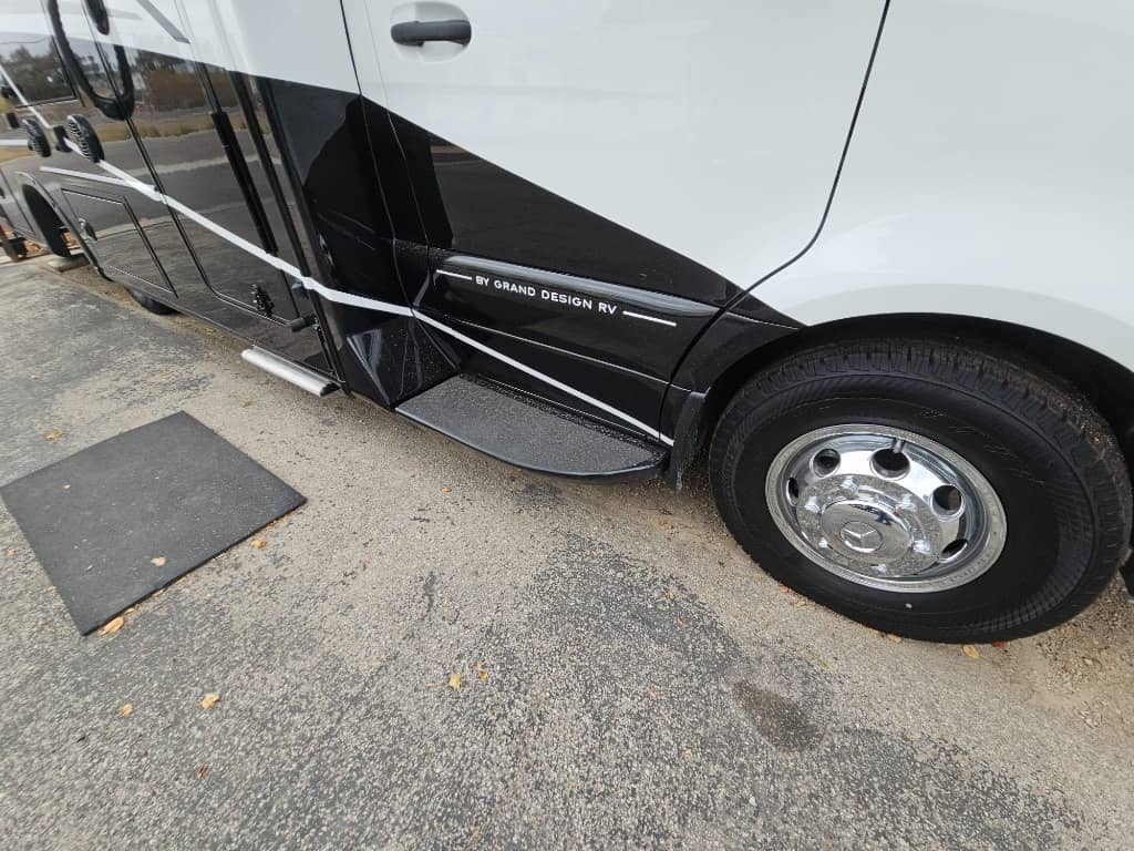 2026 Grand Design 2026 Grand Design Lineage Series M - thumbnail 45