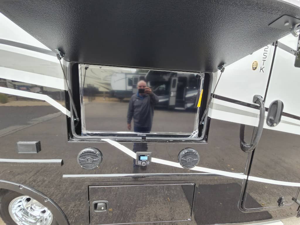 2026 Grand Design 2026 Grand Design Lineage Series M - thumbnail 49