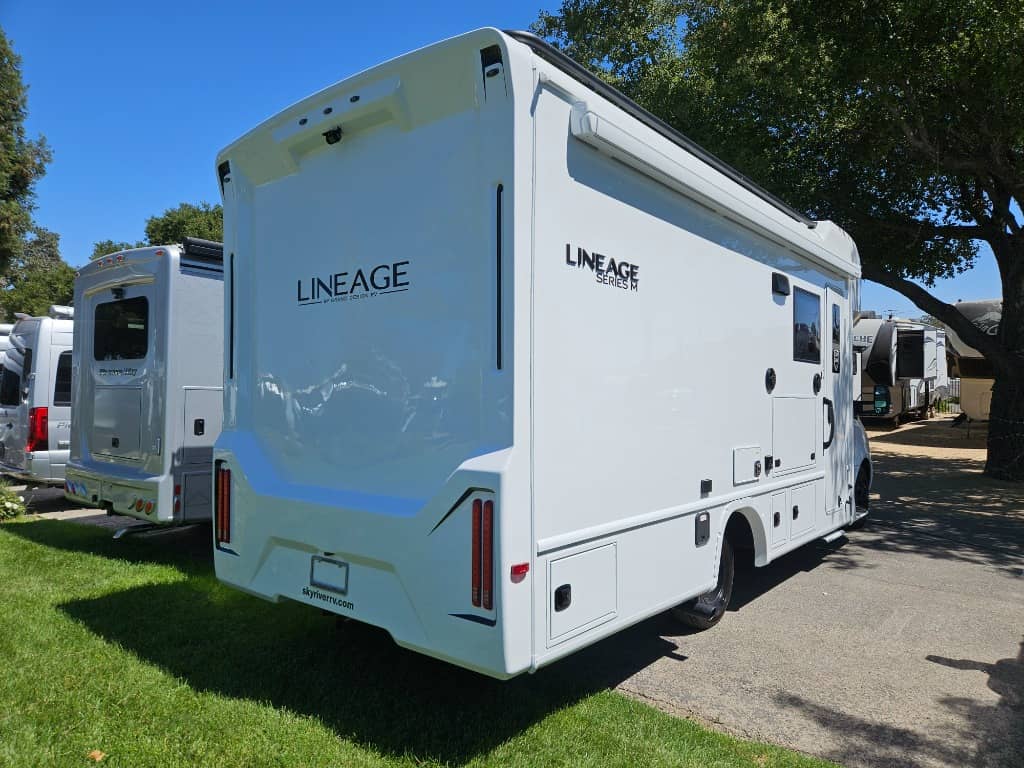 2026 Grand Design 2026 Grand Design Lineage Series M - thumbnail 3