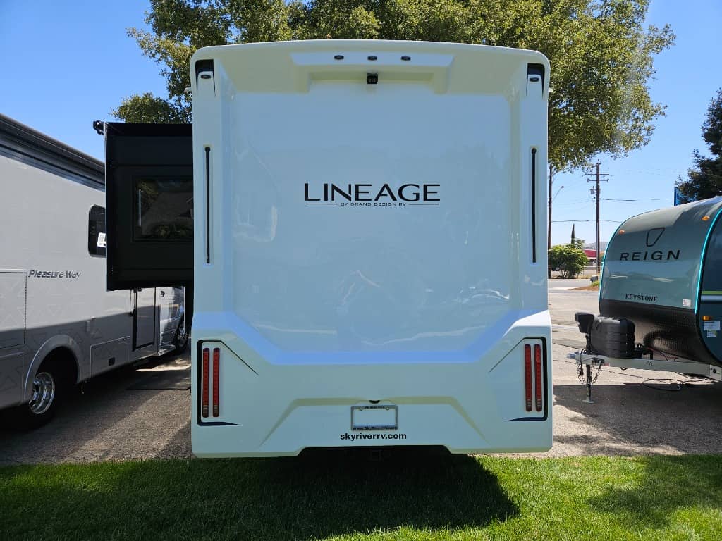 2026 Grand Design 2026 Grand Design Lineage Series M - thumbnail 4