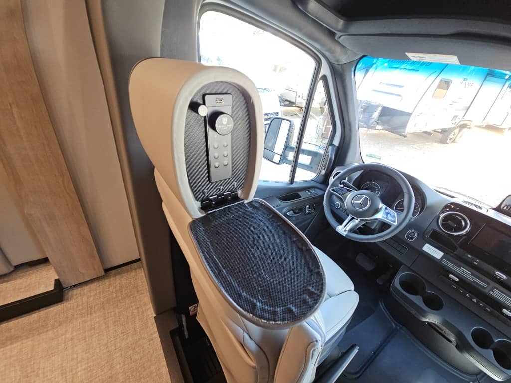 2026 Grand Design 2026 Grand Design Lineage Series M - thumbnail 16