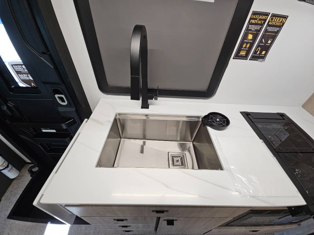 2026 Grand Design 2026 Grand Design Lineage Series M - thumbnail 26