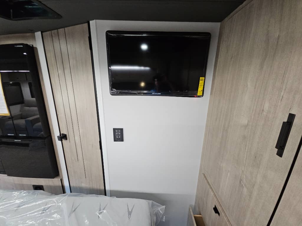 2026 Grand Design 2026 Grand Design Lineage Series M - thumbnail 35