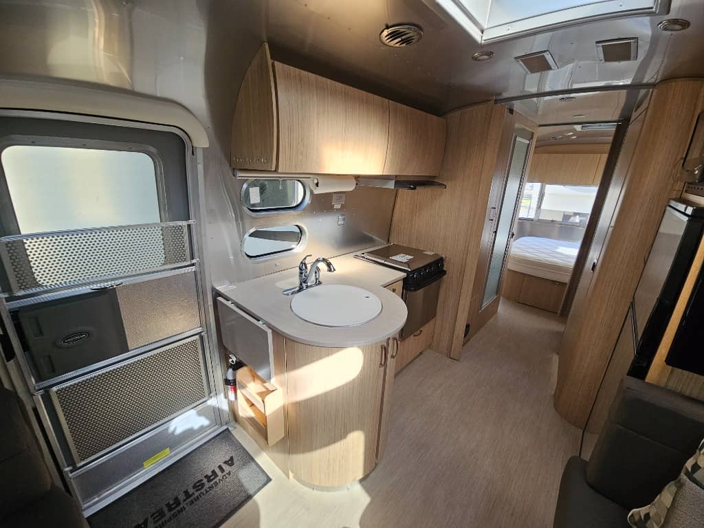 2019 Airstream 2019 Airstream Flying Cloud - thumbnail 8