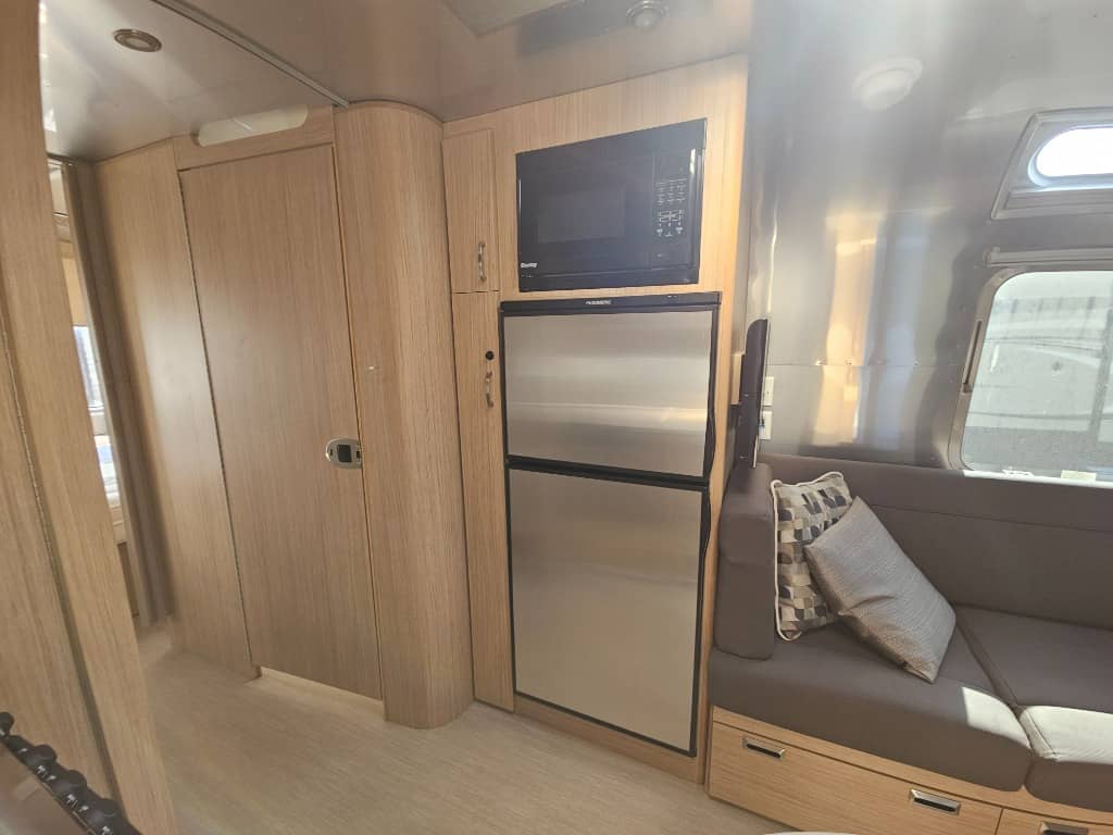 2019 Airstream 2019 Airstream Flying Cloud - thumbnail 15