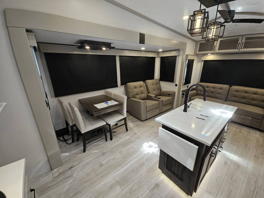 2025 Keystone RV 2025 Keystone RV Montana High Country - thumbnail 8