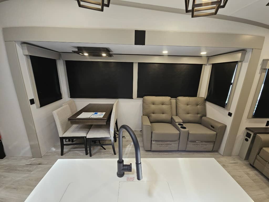 2025 Keystone RV 2025 Keystone RV Montana High Country - thumbnail 9