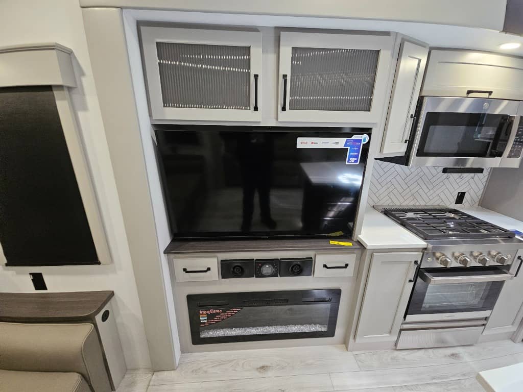 2025 Keystone RV 2025 Keystone RV Montana High Country - thumbnail 17