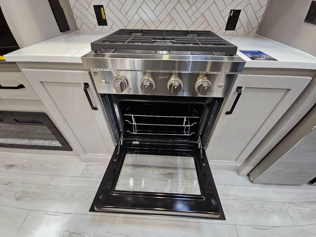 2025 Keystone RV 2025 Keystone RV Montana High Country - thumbnail 26