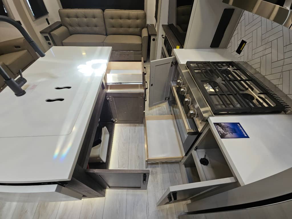 2025 Keystone RV 2025 Keystone RV Montana High Country - thumbnail 27