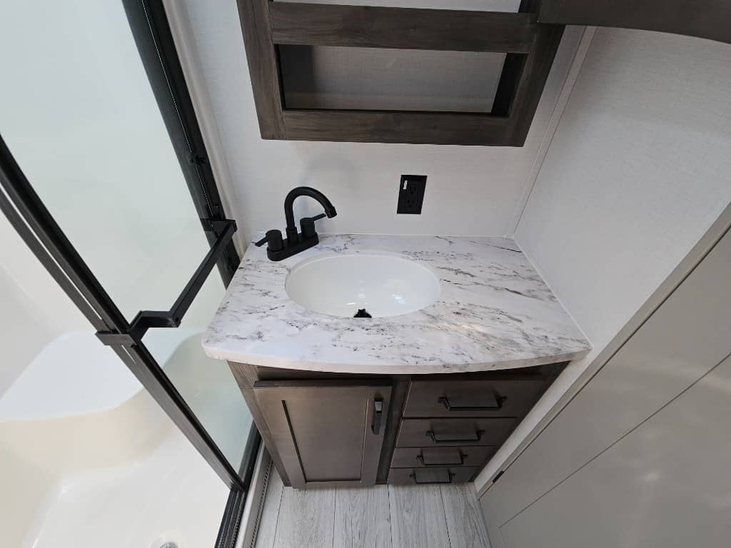 2025 Keystone RV 2025 Keystone RV Montana High Country - thumbnail 38