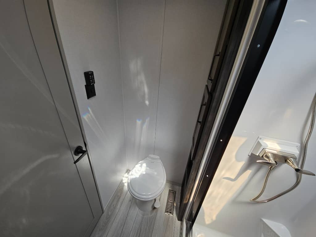 2025 Keystone RV 2025 Keystone RV Montana High Country - thumbnail 40