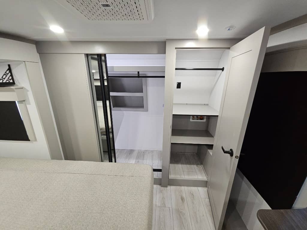 2025 Keystone RV 2025 Keystone RV Montana High Country - thumbnail 44