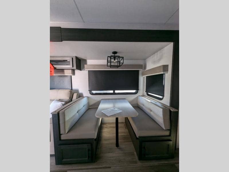 2025 Venture RV 2025 Venture RV SportTrek Touring Edition - thumbnail 3