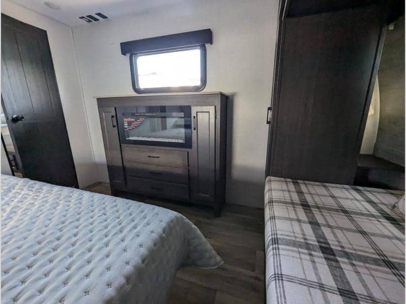 2025 Venture RV 2025 Venture RV SportTrek Touring Edition - thumbnail 5