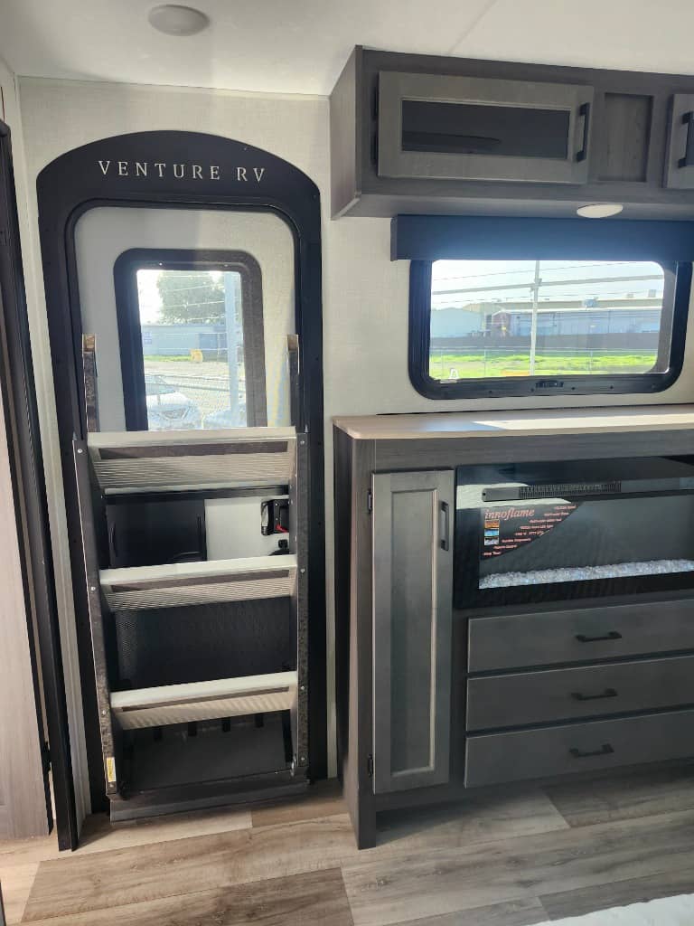 2025 Venture RV 2025 Venture RV SportTrek Touring Edition - thumbnail 13