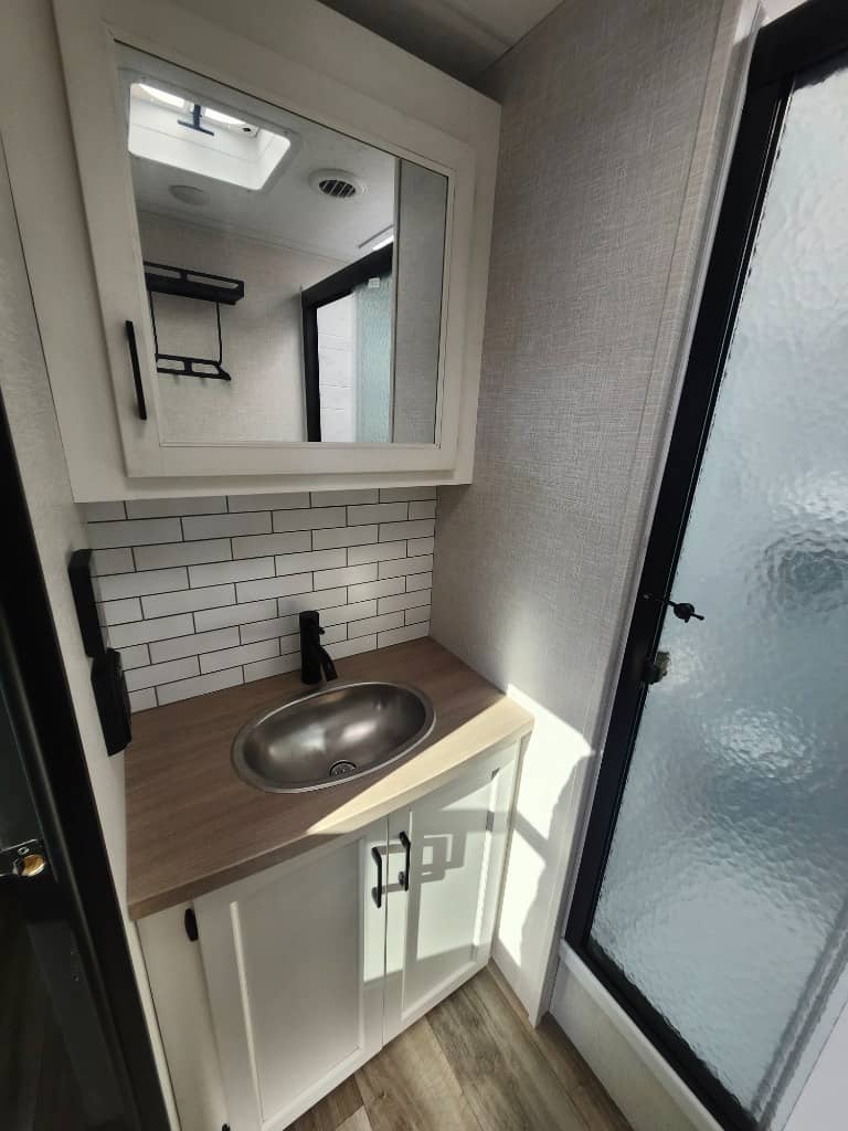 2025 Venture RV 2025 Venture RV SportTrek Touring Edition - thumbnail 17