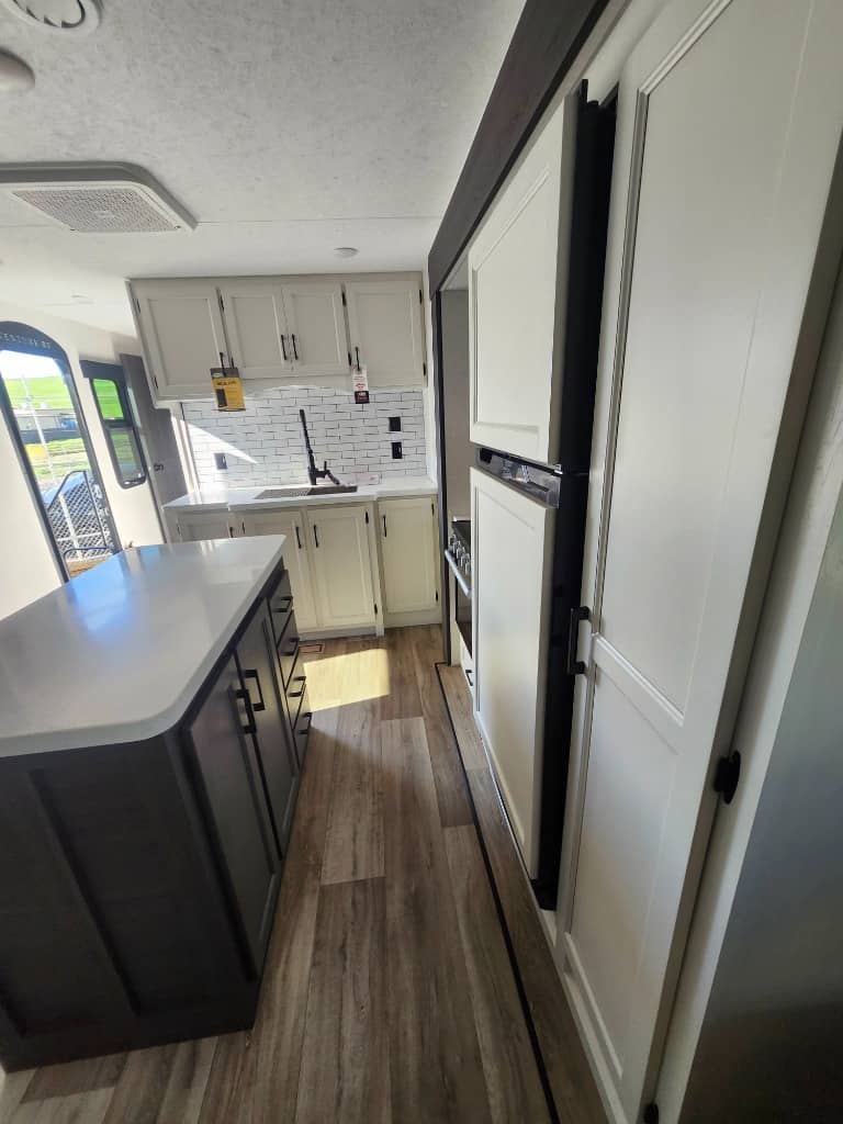 2025 Venture RV 2025 Venture RV SportTrek Touring Edition - thumbnail 24