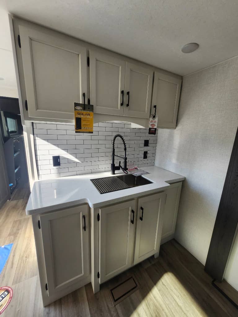 2025 Venture RV 2025 Venture RV SportTrek Touring Edition - thumbnail 26