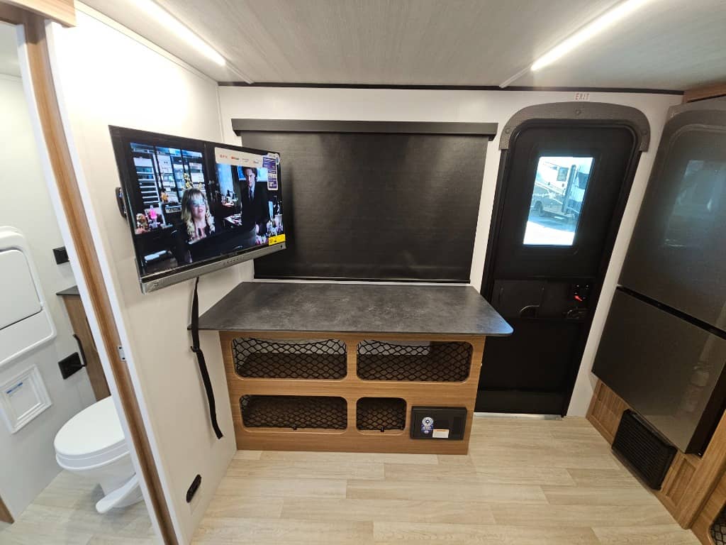 2026 Keystone RV 2026 Keystone RV Reign - thumbnail 28