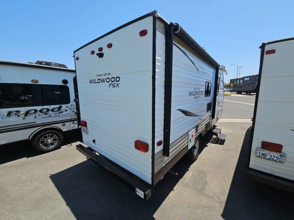 2018 Forest River 2018 Forest River Wildwood FSX - thumbnail 2