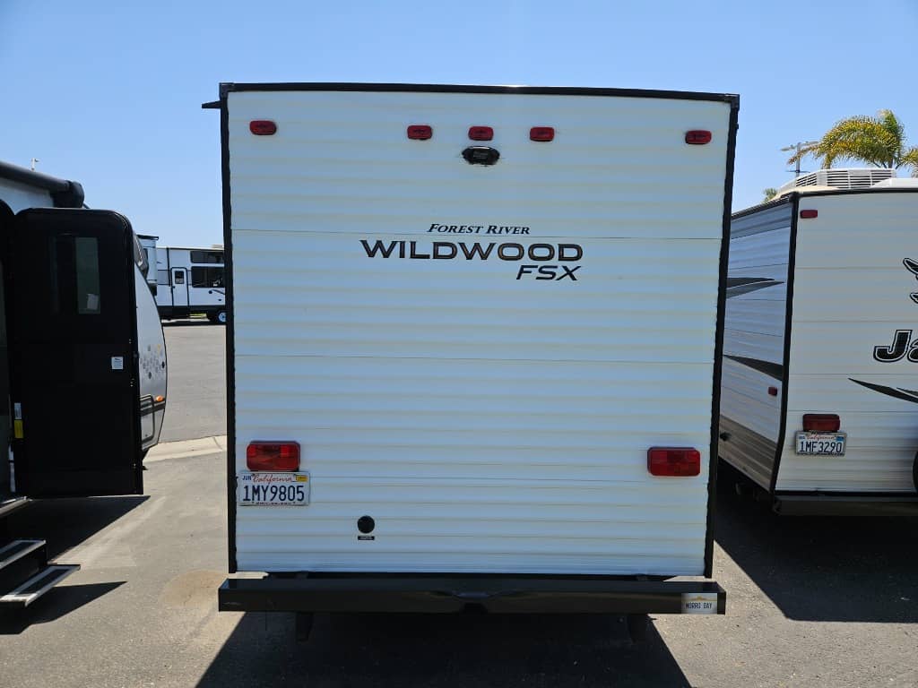 2018 Forest River 2018 Forest River Wildwood FSX - thumbnail 3