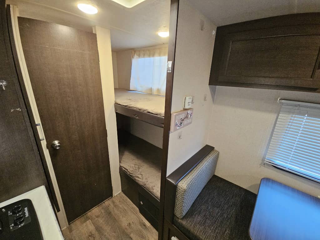 2018 Forest River 2018 Forest River Wildwood FSX - thumbnail 23