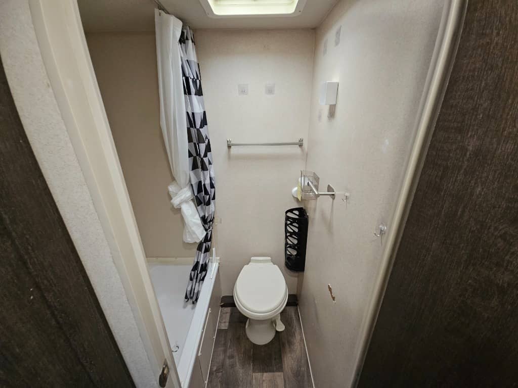 2018 Forest River 2018 Forest River Wildwood FSX - thumbnail 24