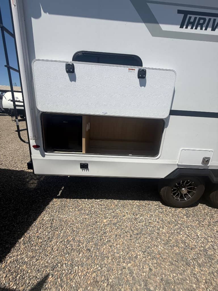 2026 Winnebago 2026 Winnebago Thrive - thumbnail 5