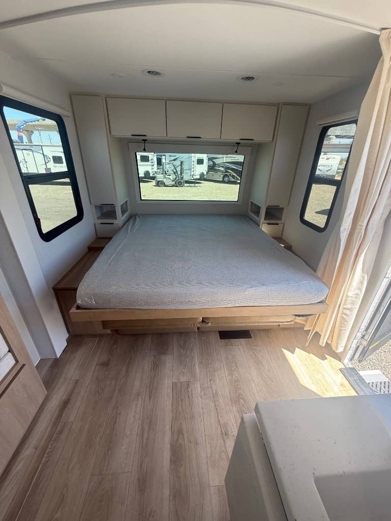 2026 Winnebago 2026 Winnebago Thrive - thumbnail 8