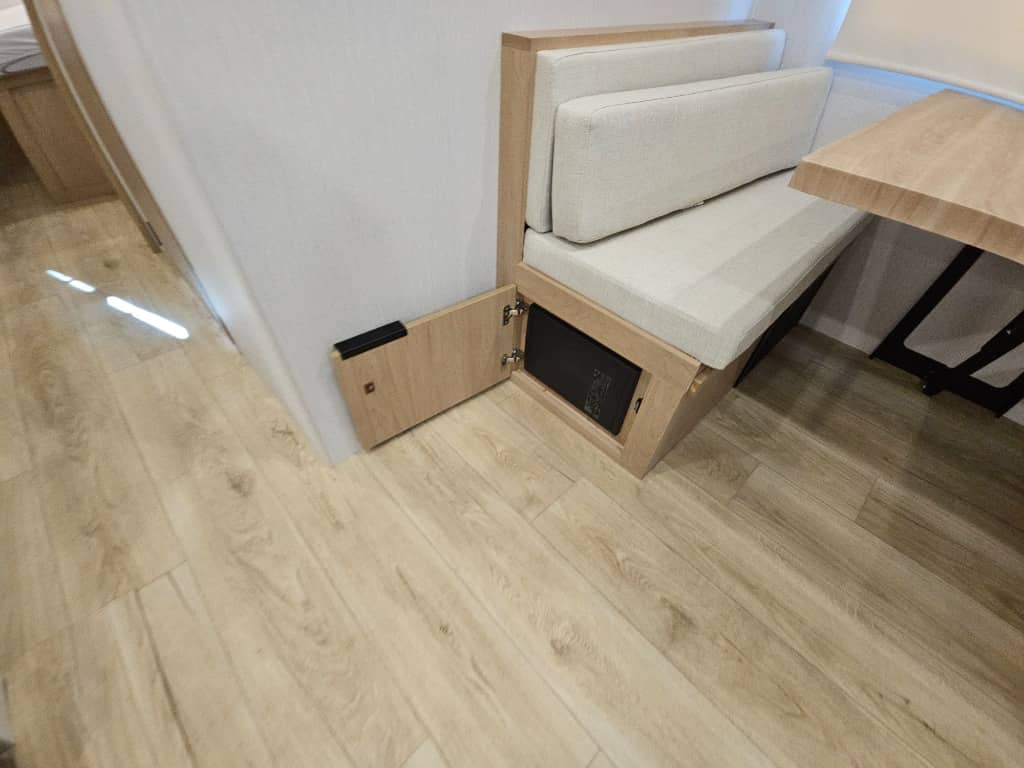 2026 Winnebago 2026 Winnebago Thrive - thumbnail 14