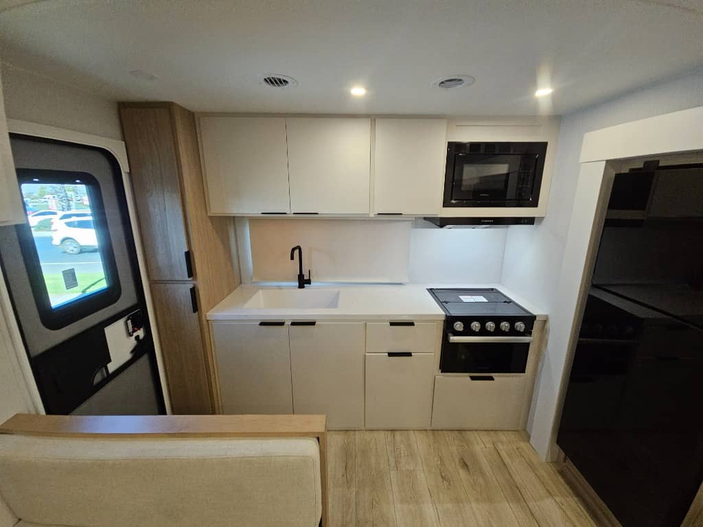 2026 Winnebago 2026 Winnebago Thrive - thumbnail 15