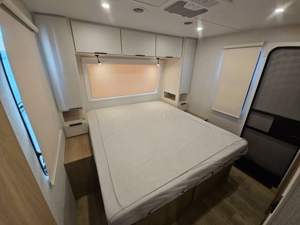 2026 Winnebago 2026 Winnebago Thrive - thumbnail 37