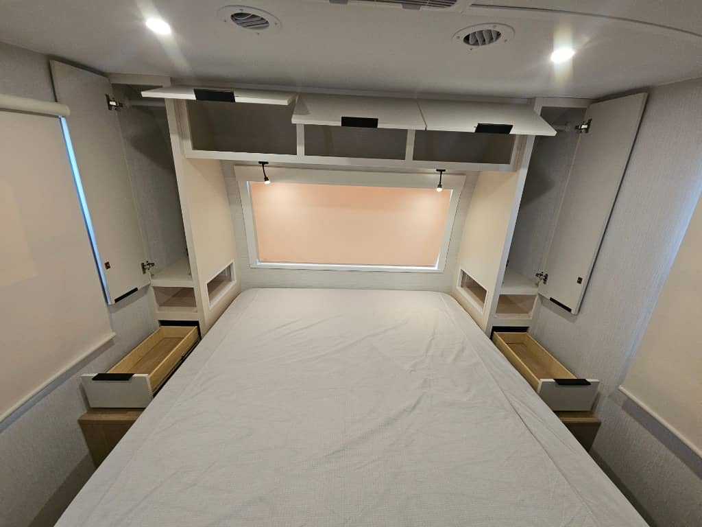 2026 Winnebago 2026 Winnebago Thrive - thumbnail 40