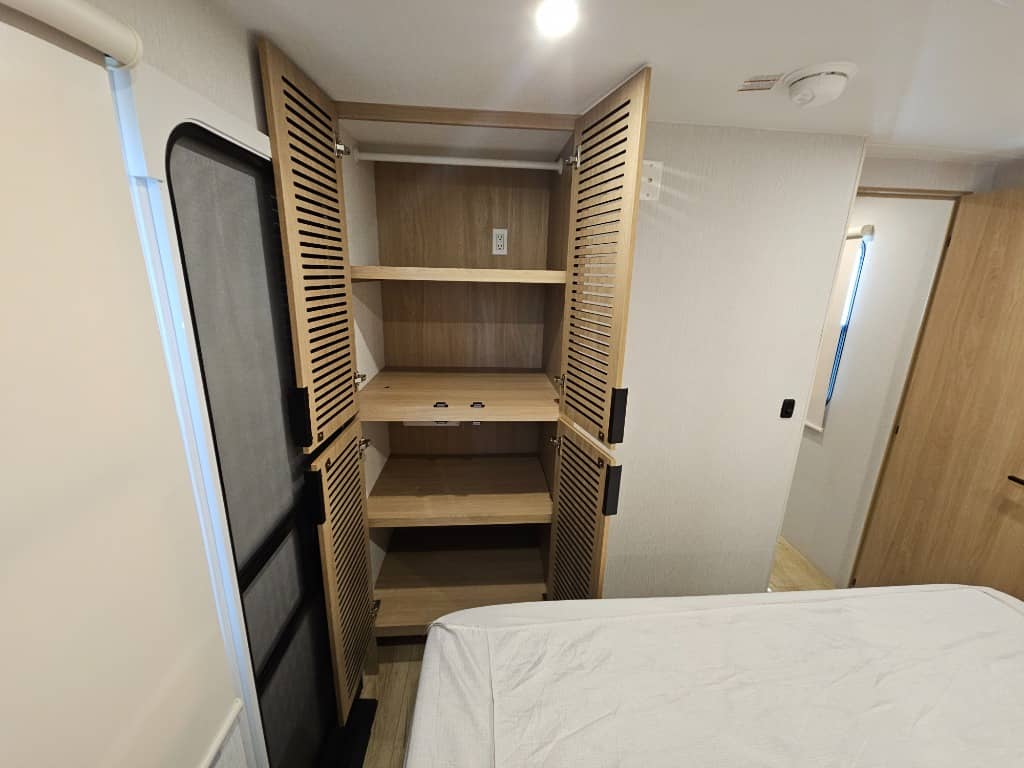 2026 Winnebago 2026 Winnebago Thrive - thumbnail 42