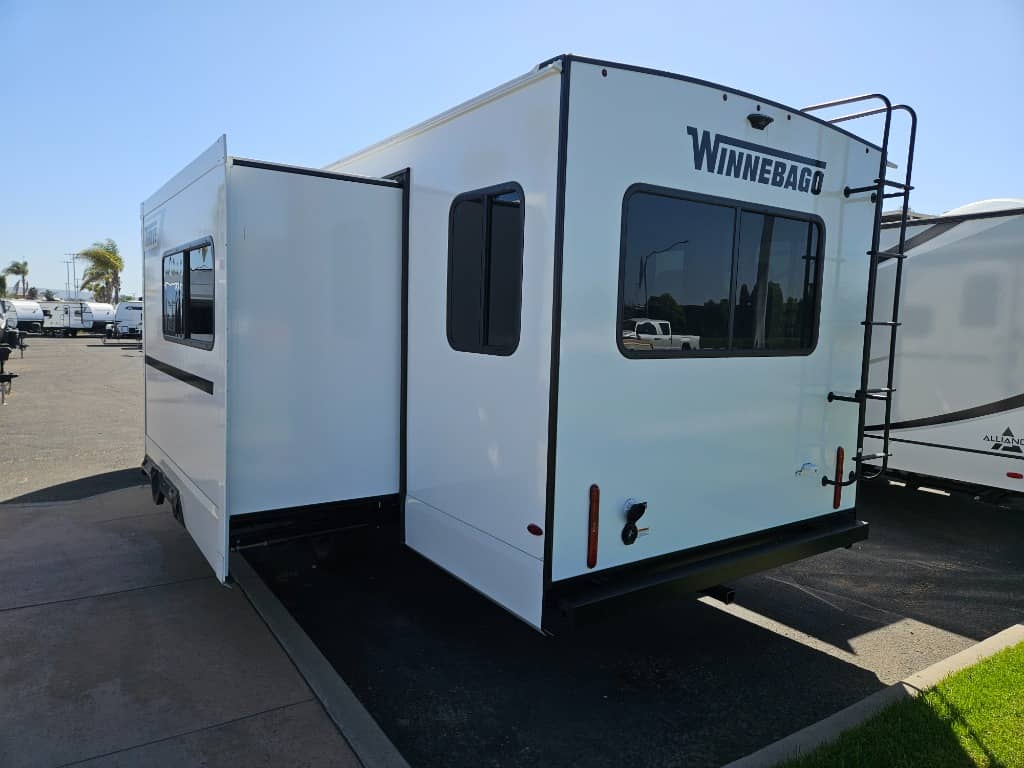 2026 Winnebago 2026 Winnebago Thrive - thumbnail 5