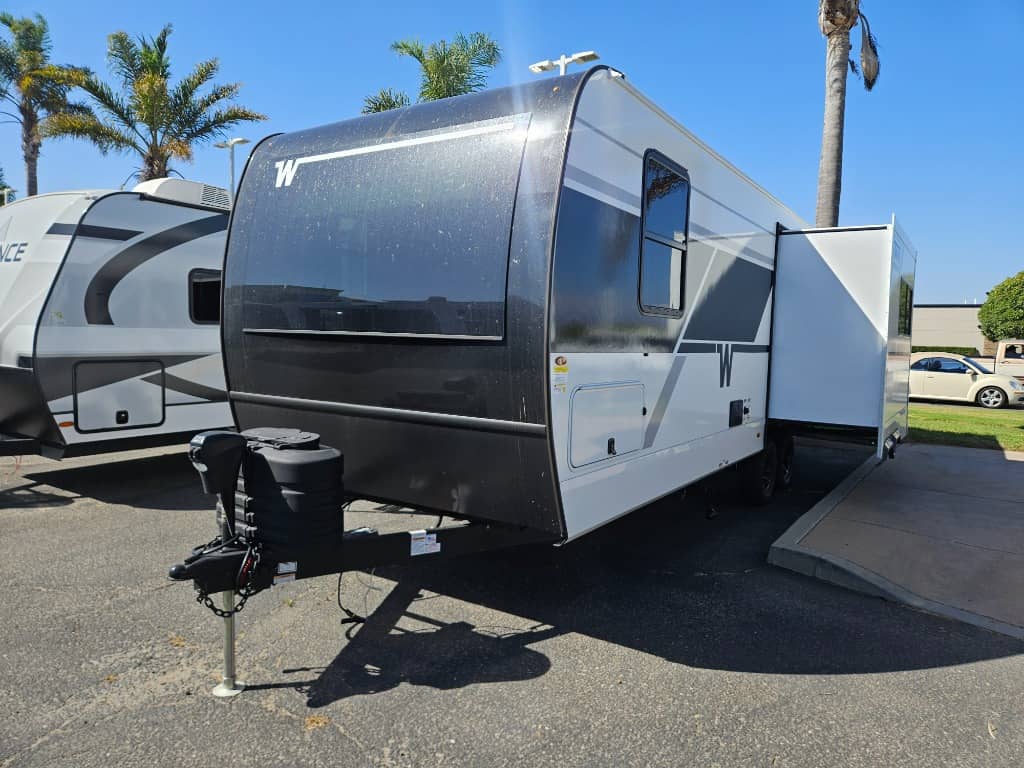 2026 Winnebago 2026 Winnebago Thrive - thumbnail 6