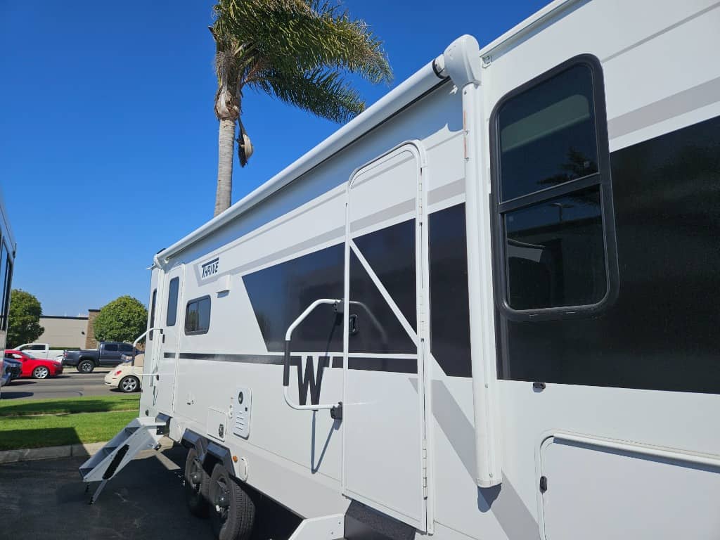 2026 Winnebago 2026 Winnebago Thrive - thumbnail 10