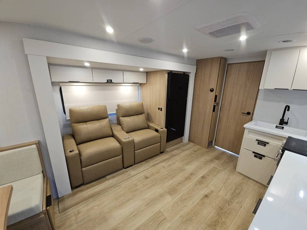 2026 Winnebago 2026 Winnebago Thrive - thumbnail 20